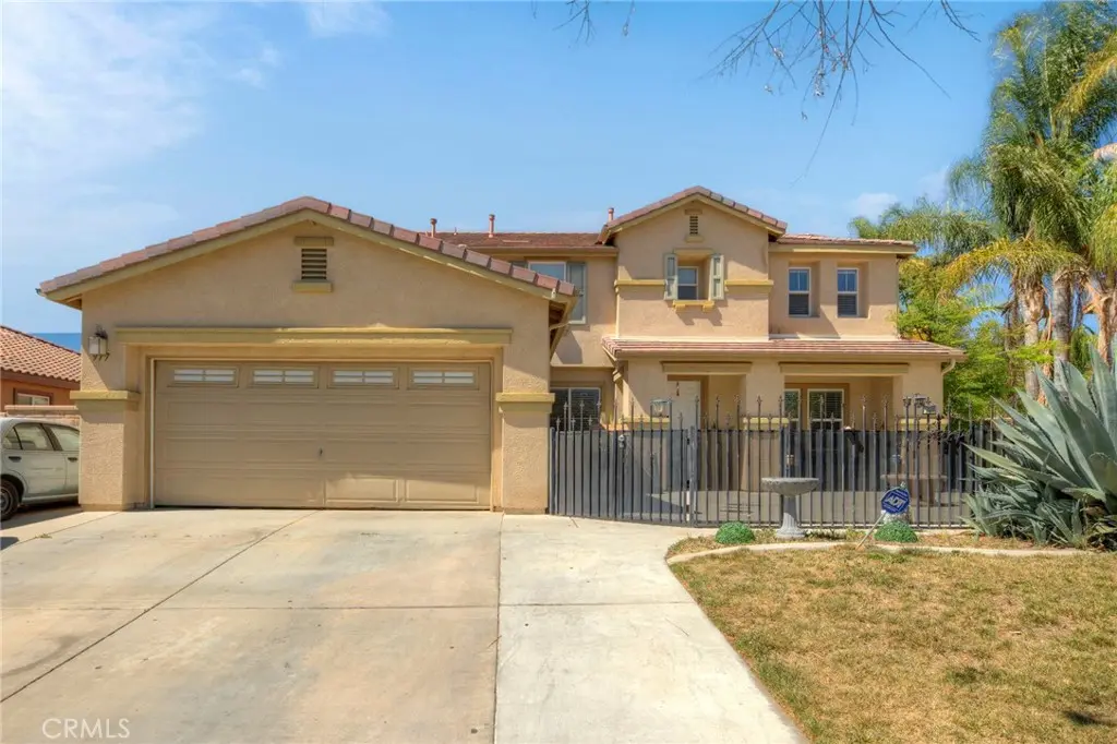 Single Family Residence for sale at 977 Saltbush, Hemet, CA featuring 5 beds and 3 baths