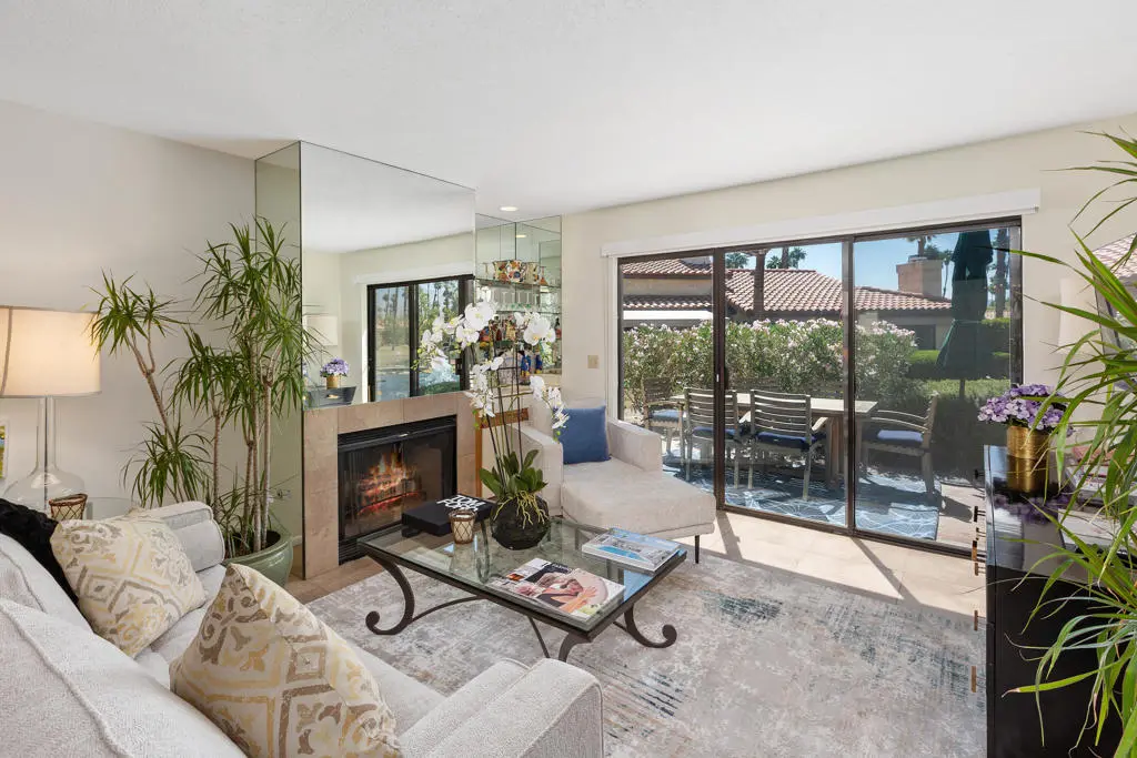 Residential Lease for rent at 150 Willow Lake Drive, Palm Desert, Riverside County, CA featuring 2 beds and 2 baths