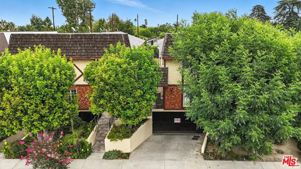 7422 Hazeltine Avenue 3, Van Nuys, CA — listing photo 1