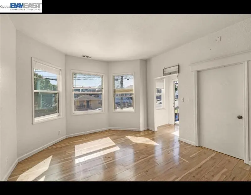 Duplex for rent at 2422 E 24th Street, Oakland, CA featuring 5 beds and 1 bath