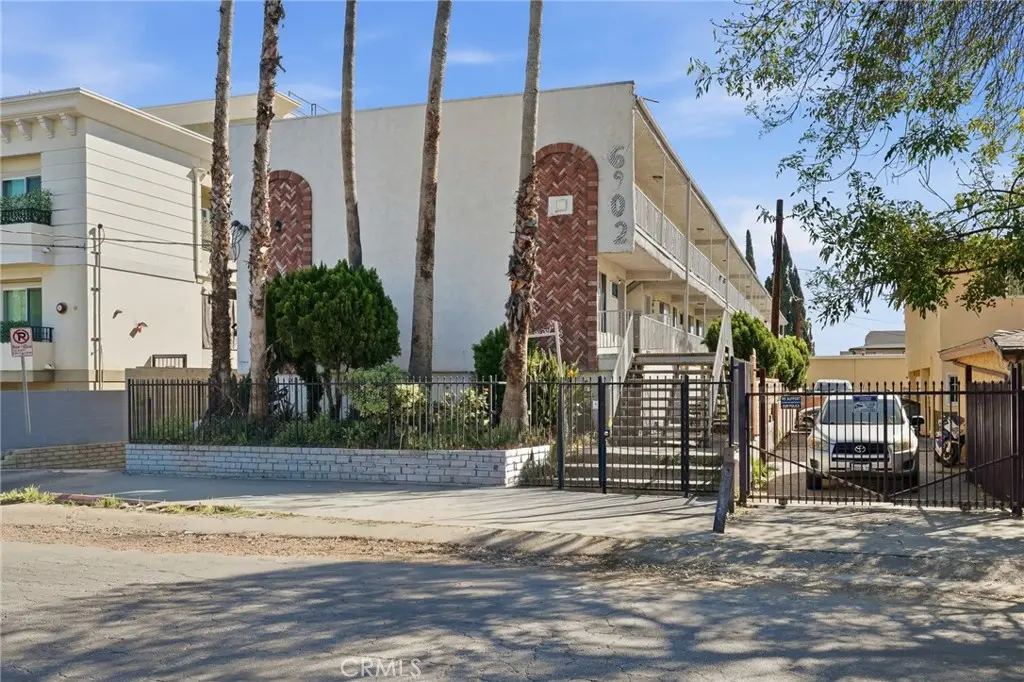 6902 Vesper, Van Nuys, CA — listing photo 1