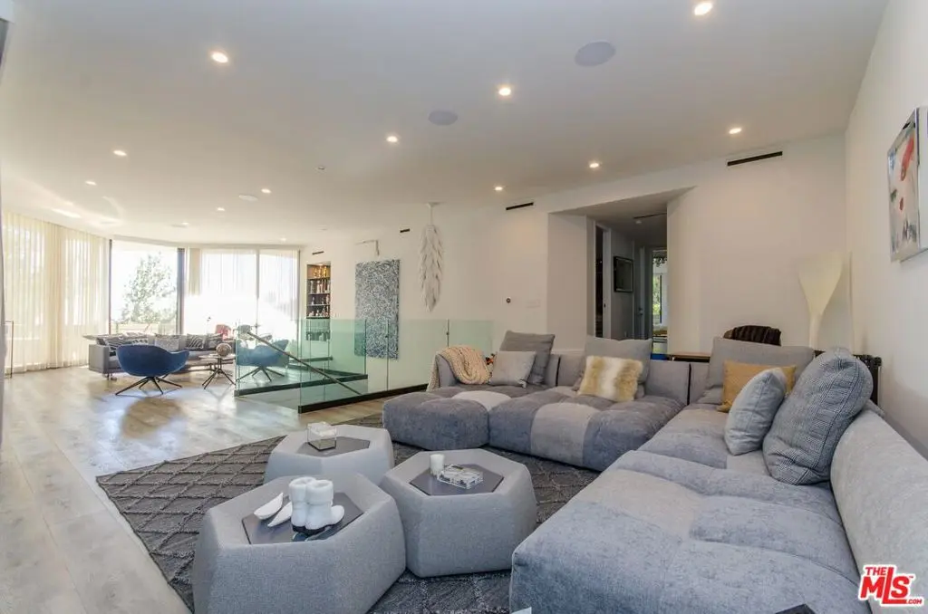 Residential Lease for rent at 510 Leslie Lane B, Beverly Hills, Los Angeles County, CA featuring 3 beds and 4 baths
