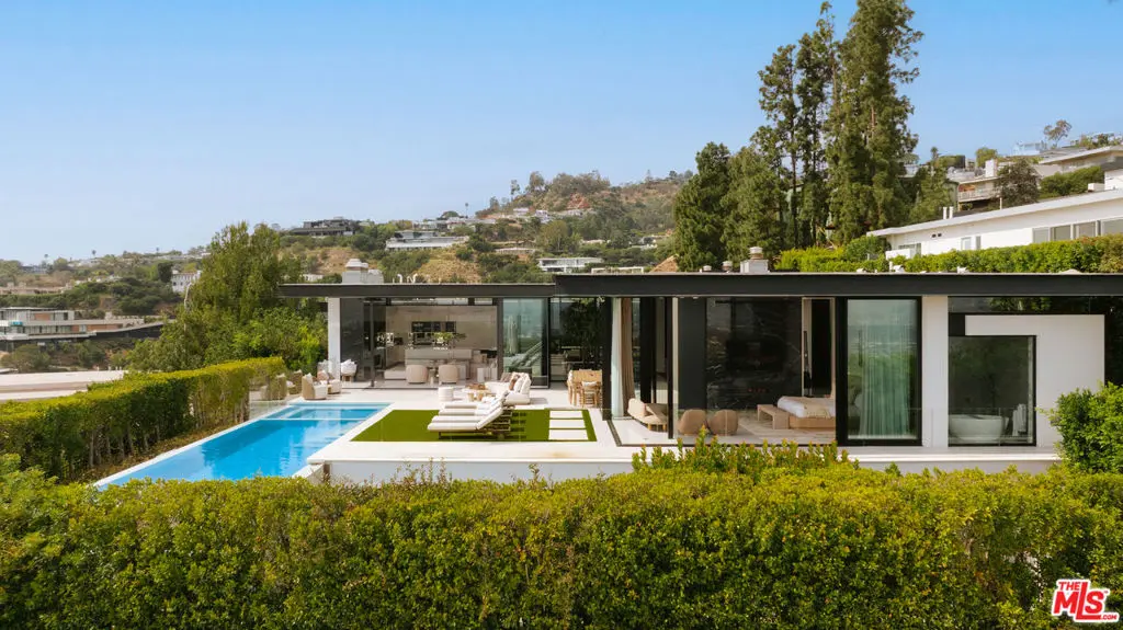 Residential Lease for rent at 1536 Blue Jay Way, Los Angeles, Los Angeles County, CA featuring 6 beds and 9 baths