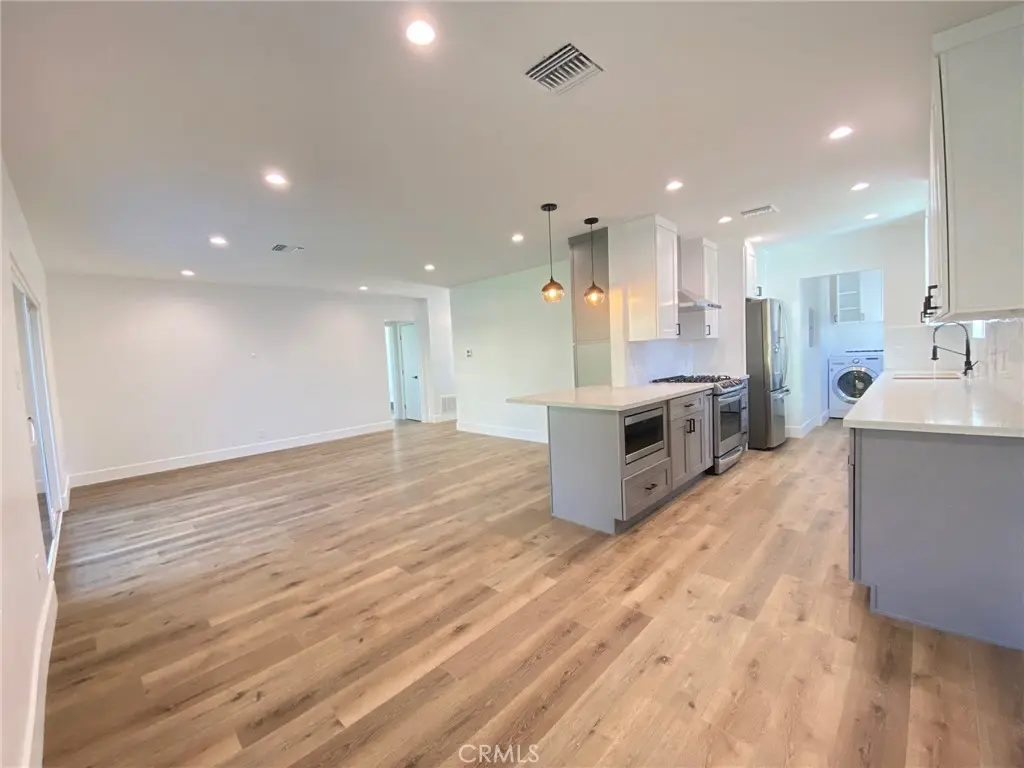 8045 Darby, Reseda, CA — listing photo 1