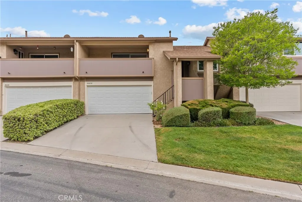 20038 Avenue Of The Oaks, Newhall, CA — listing photo 1