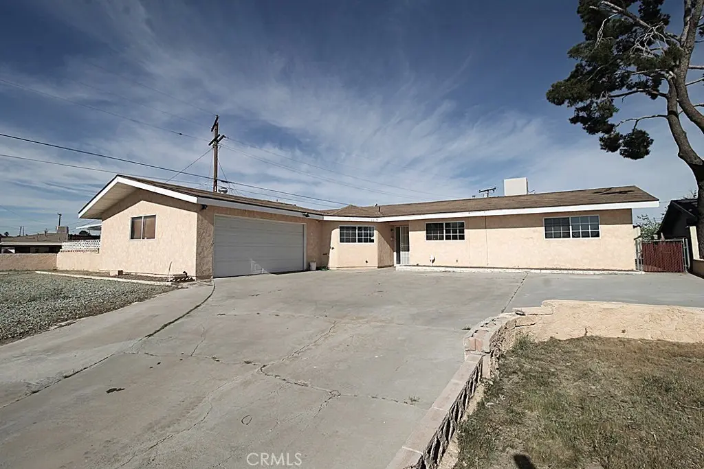 1105 Bigger, Barstow, CA — listing photo 1