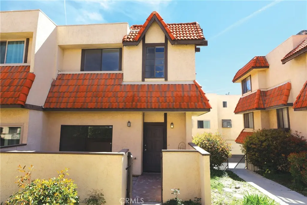 27623 Nugget Dr #4 Drive 4, Canyon Country, CA — listing photo 1