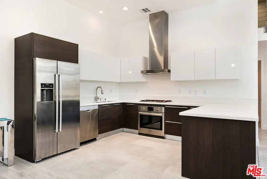 Condominium for sale at 118 S Kenwood Street 506, Glendale, CA featuring 2 beds and 3 baths