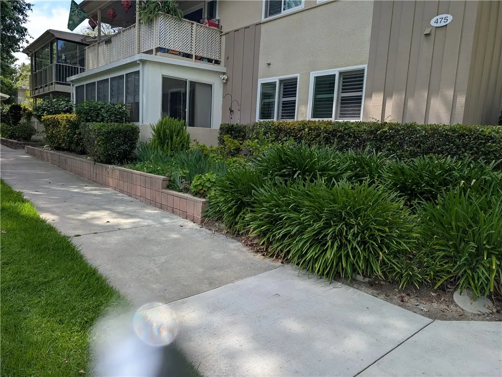 Stock Cooperative for sale at 475 Calle Cadiz D, Laguna Woods, CA featuring 2 beds and 2 baths