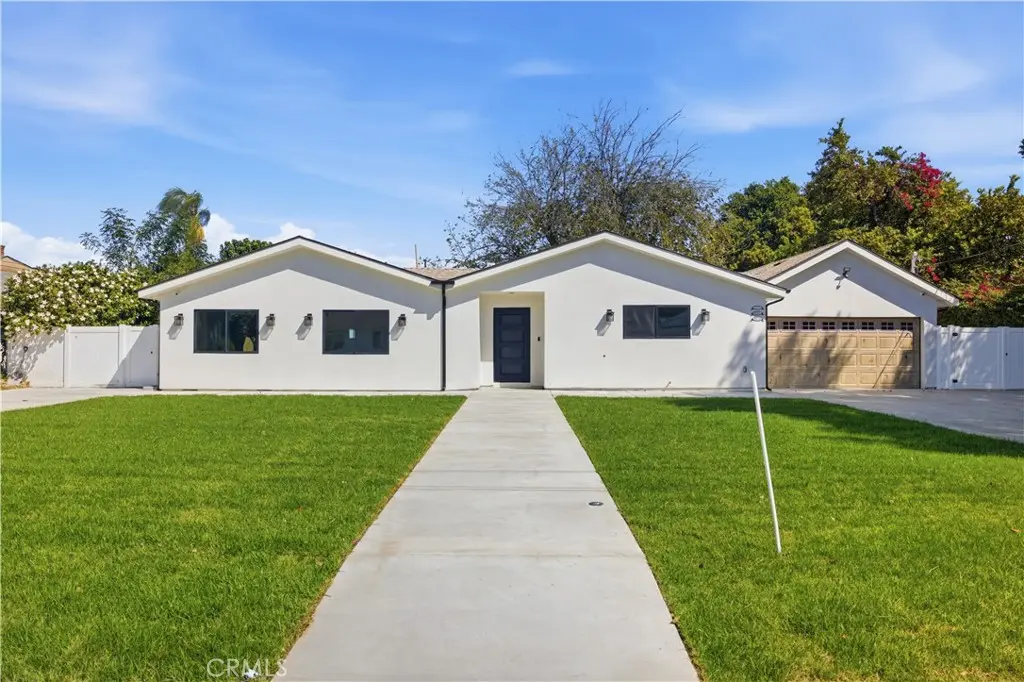 8542 De Celis Pl, North Hills, CA — listing photo 1