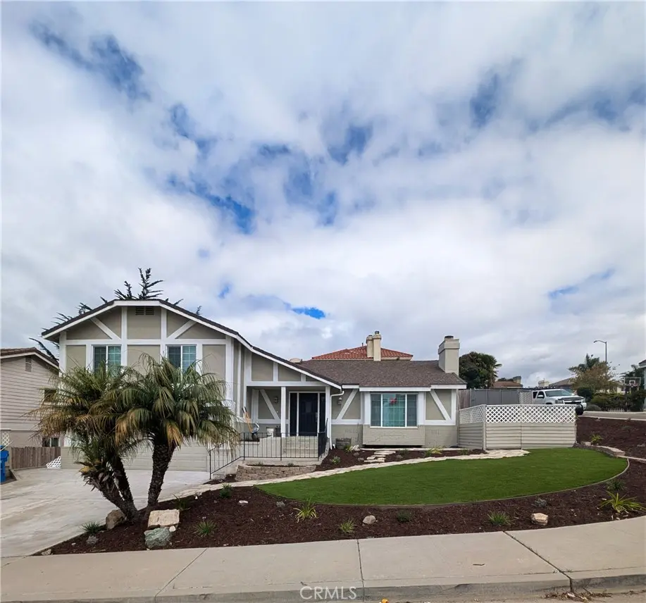 Single Family Residence for rent at 132 Limerick Lane, Pismo Beach, CA featuring 3 beds and 3 baths
