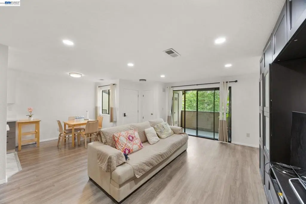Condominium for sale at 162 Shaniko Cmn 66, Fremont, CA featuring 3 beds and 2 baths