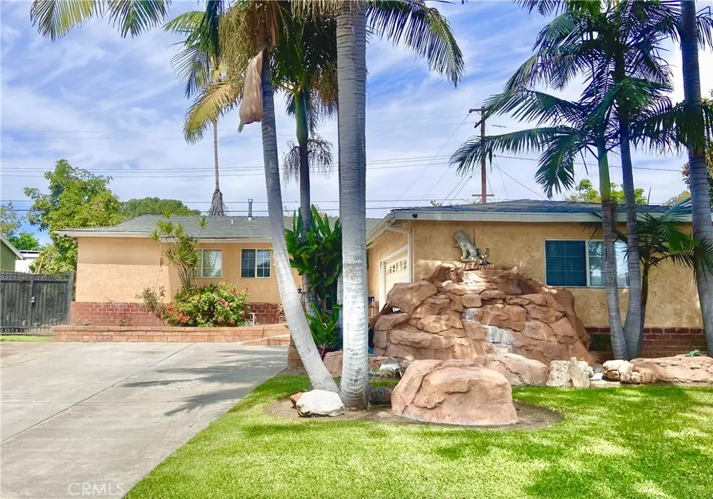Single Family Residence for sale at 431 E Rosslynn, Fullerton, CA featuring 3 beds and 2 baths