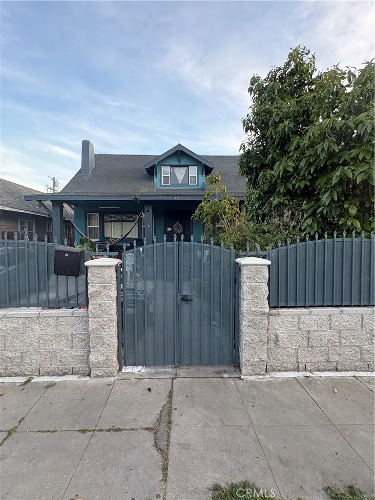 Single Family Residence for sale at 1046 W 49th, Los Angeles, CA featuring 5 beds and 1 bath