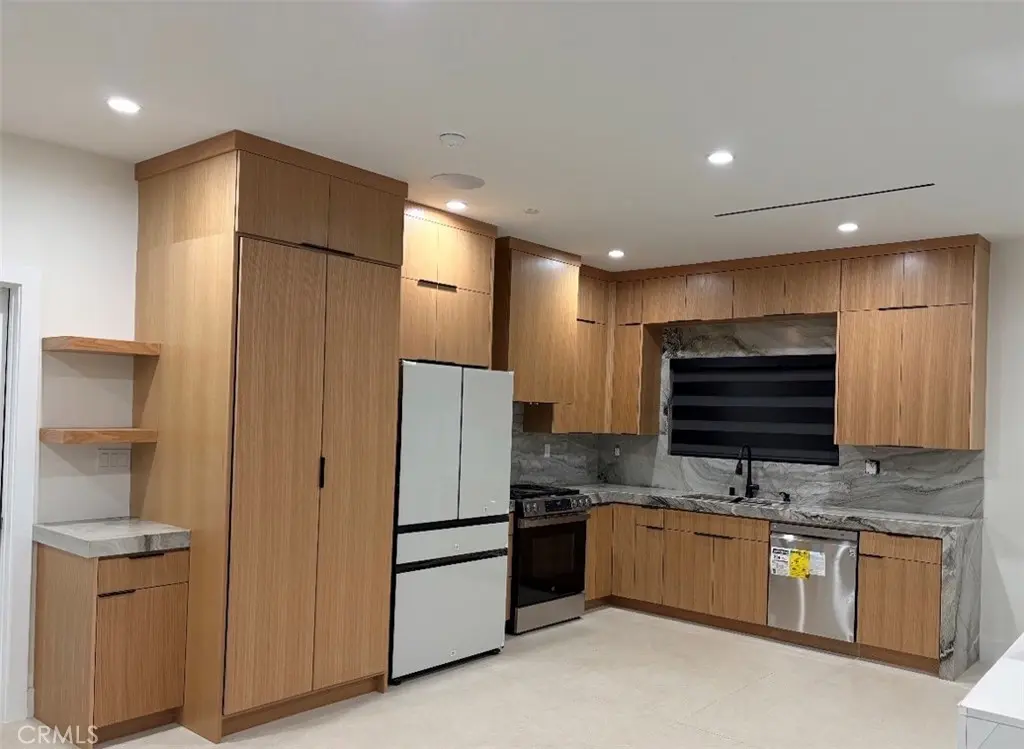 Residential Lease for rent at 417 W franklin Ave, Pomona, Los Angeles County, CA featuring 3 beds and 2 baths