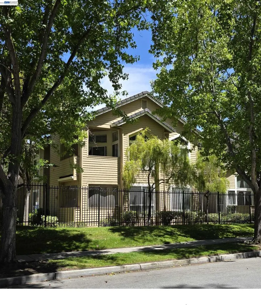 Condominium for sale at 5246 Tacoma Cmn, Fremont, CA featuring 2 beds and 2 baths
