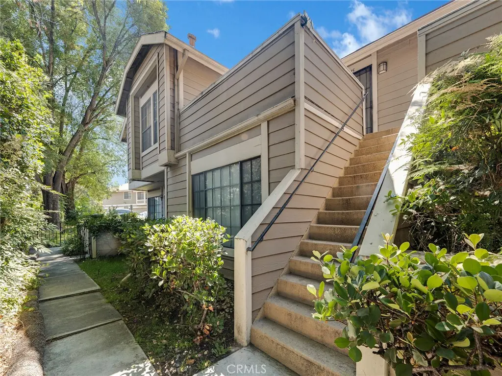11350 Foothill Boulevard 15, Sylmar, CA — listing photo 1