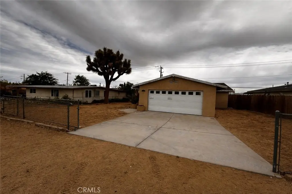 6317 Indio Avenue, Yucca Valley, CA — listing photo 1
