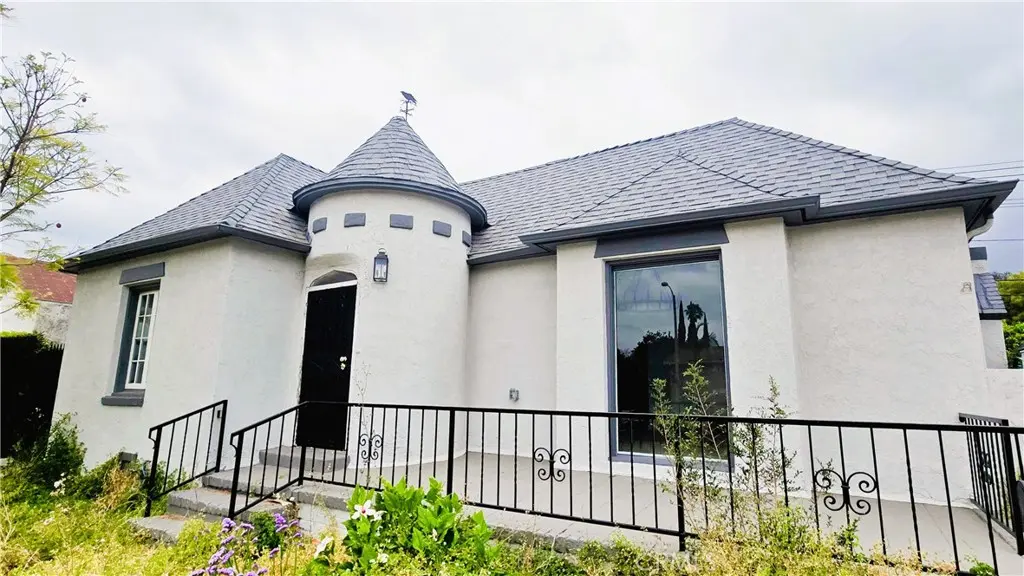 Single Family Residence for sale at 2187 E Villa, Pasadena, CA featuring 3 beds and 2 baths