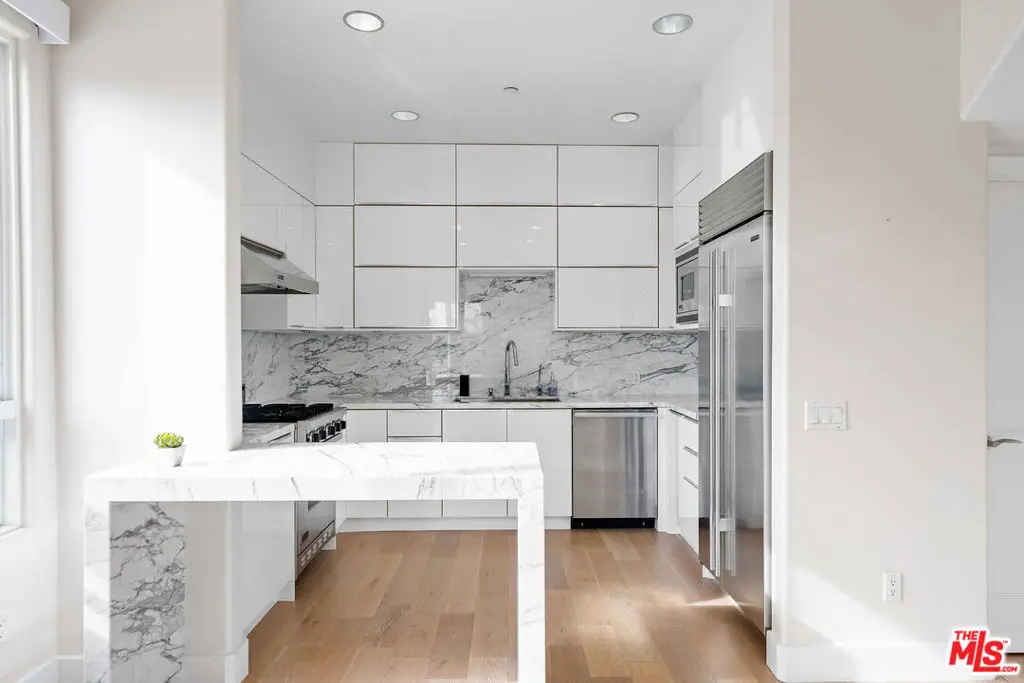 Residential Lease for rent at 438 Arnaz Drive 106, Los Angeles, Los Angeles County, CA featuring 3 beds and 4 baths