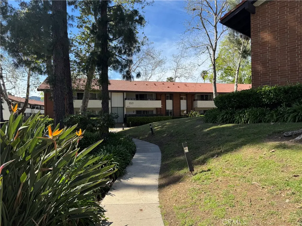 31567 Lindero Canyon 5, Westlake Village, CA — listing photo 1