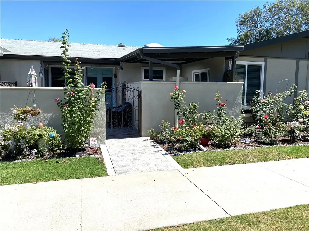 1851 McKinney Way, M15-25B, Seal Beach, CA — listing photo 1