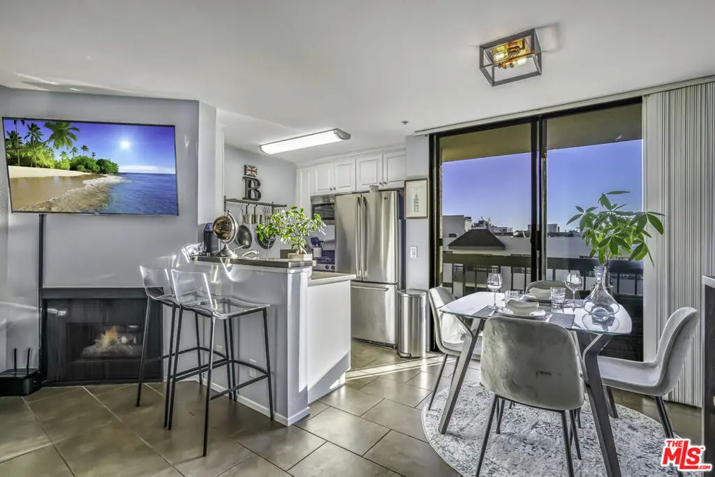 Residential Lease for rent at 7320 Hawthorn Avenue 315, Los Angeles, Los Angeles County, CA featuring 1 bed and 1 bath
