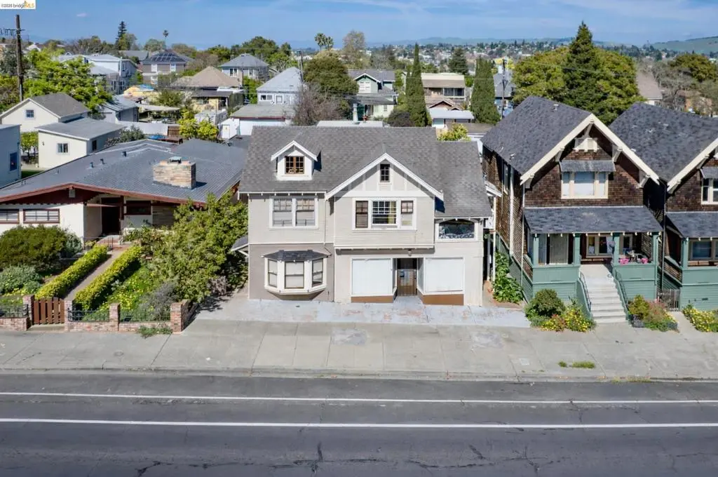 Triplex for sale at 926 Georgia St, Vallejo, CA