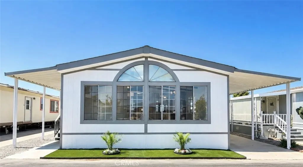 Manufactured In Park for sale at 530 W Devonshire Avenue 65, Hemet, CA featuring 2 beds and 2 baths