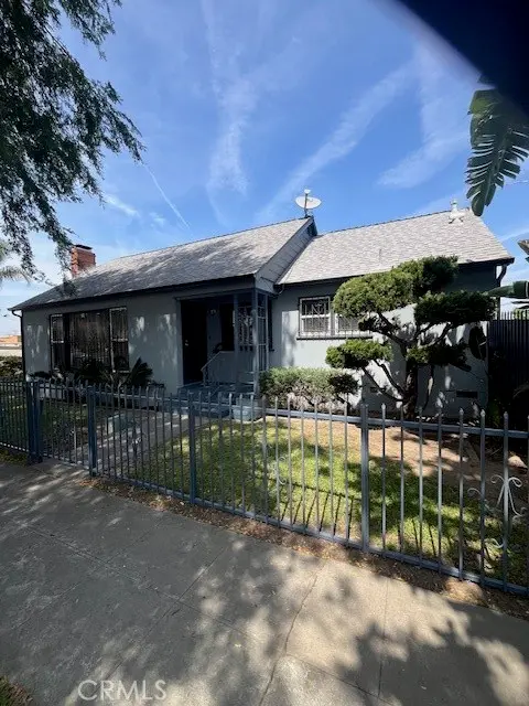 Single Family Residence for sale at 2121 W 70th, Los Angeles, CA featuring 2 beds and 1 bath