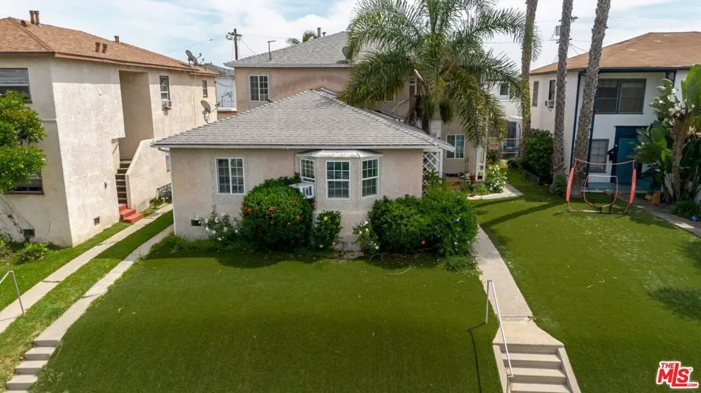 Residential Lease for rent at 1708 S Crescent Heights Boulevard, Los Angeles, Los Angeles County, CA featuring 2 beds and 1 bath