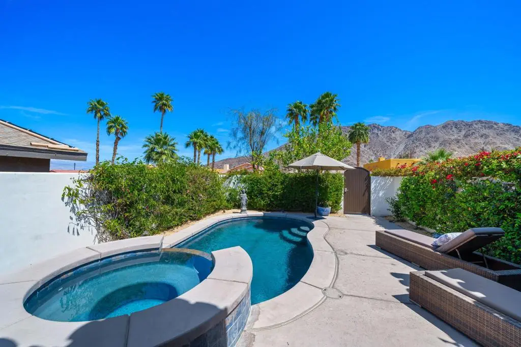 Residential Lease for rent at 53385 Avenida Mendoza, La Quinta, Riverside County, CA featuring 3 beds and 3 baths