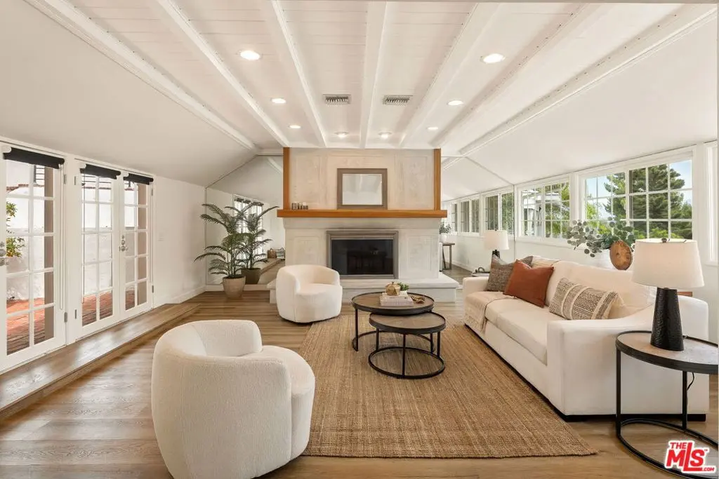 4115 Knobhill Drive, Sherman Oaks, CA — listing photo 1