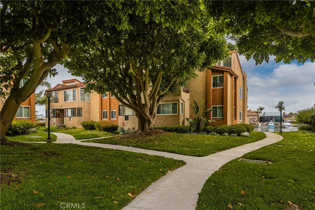 17110 Bluewater Lane, Huntington Beach, CA — listing photo 1