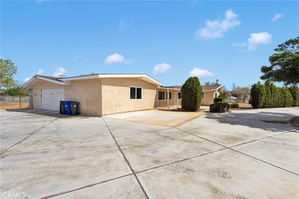 21008 South Road, Apple Valley, CA — listing photo 1