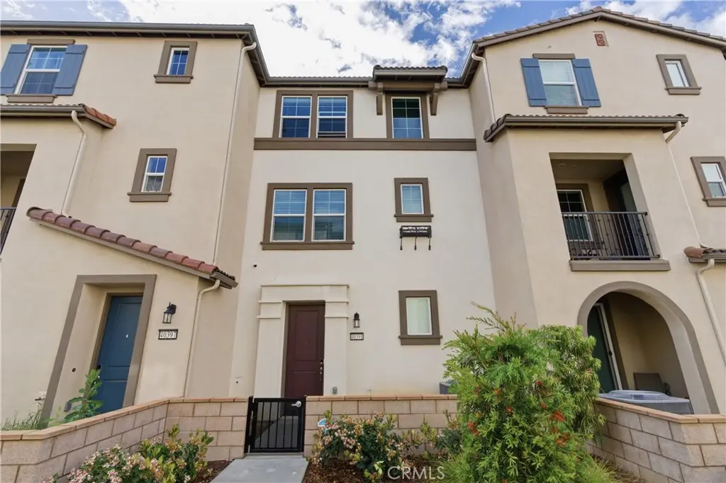 Condominium for sale at 40391 Melrose, Temecula, CA featuring 2 beds and 3 baths