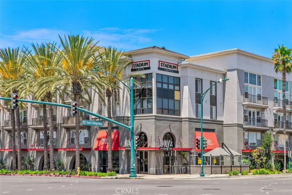 Studio for sale at 1801 E Katella Avenue 3157, Anaheim, CA and 1 bath