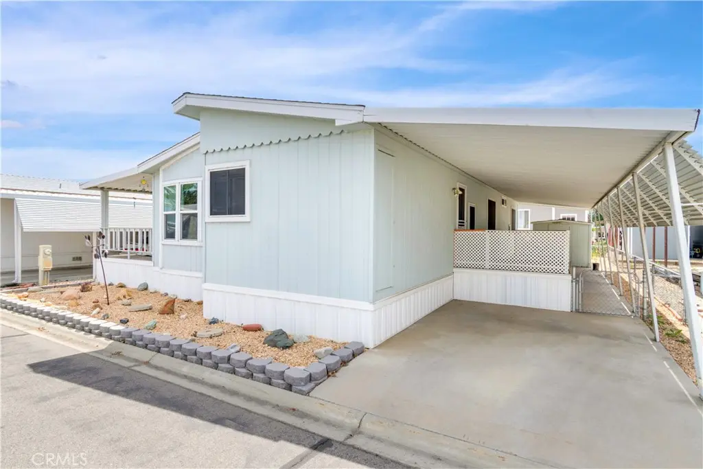 Manufactured In Park for sale at 5001 Florida Avenue 724, Hemet, CA featuring 3 beds and 2 baths
