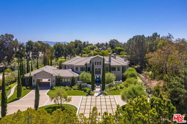 Residential Lease for rent at 1209 Via Aracena, Camarillo, Ventura County, CA featuring 5 beds and 7 baths