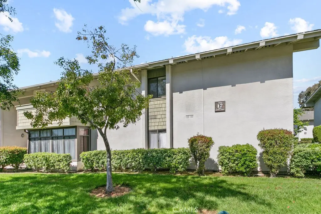 8633 Portola Court 17E, Huntington Beach, CA — listing photo 1