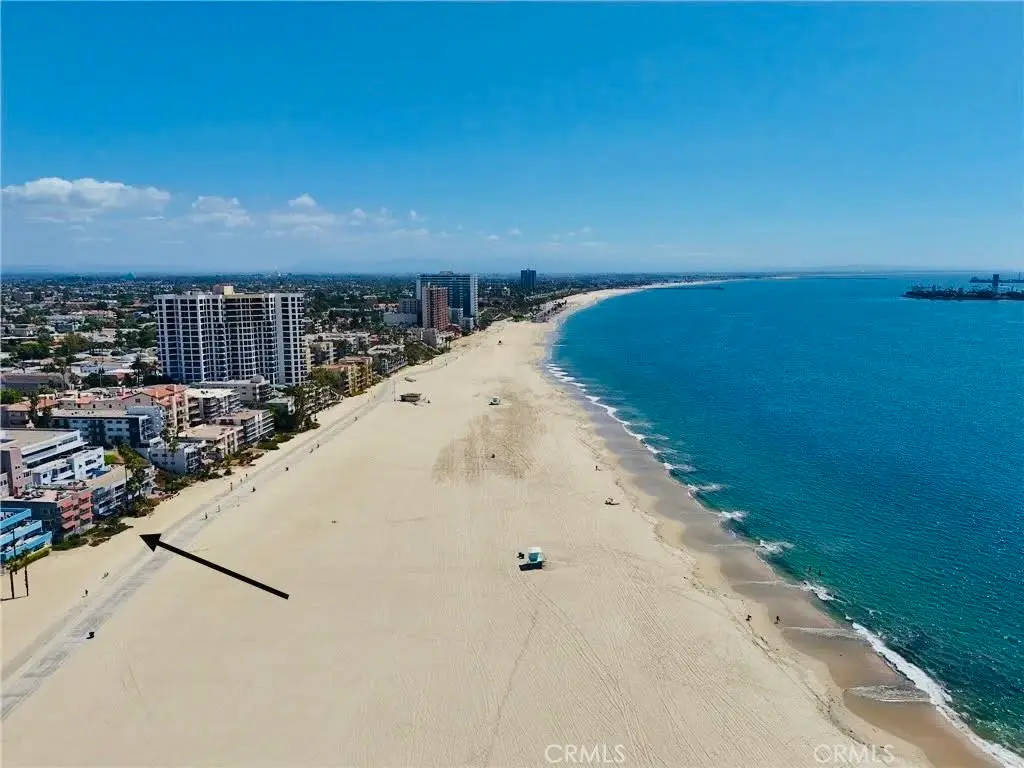 Condominium for rent at 1174 E Ocean 10, Long Beach, CA featuring 2 beds and 2 baths