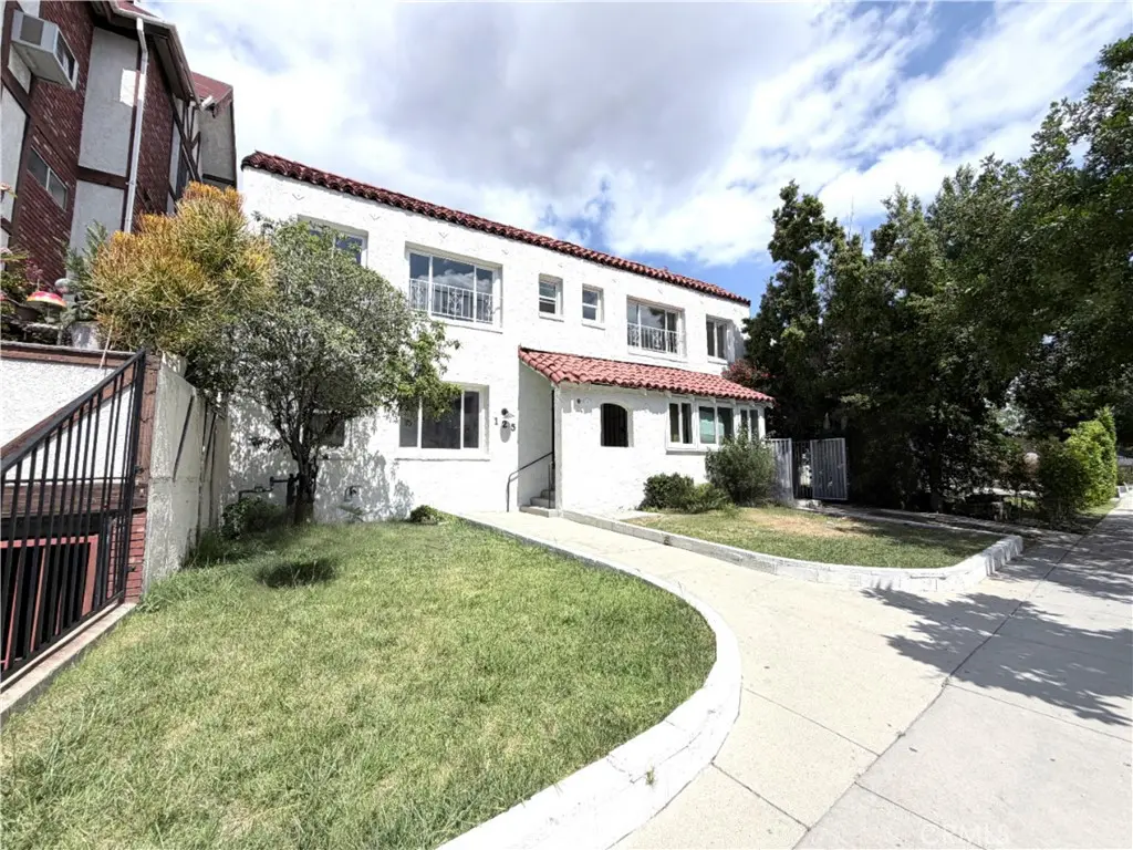 Residential Lease for rent at 125 W Chestnut Street 108, Glendale, Los Angeles County, CA and 1 bath