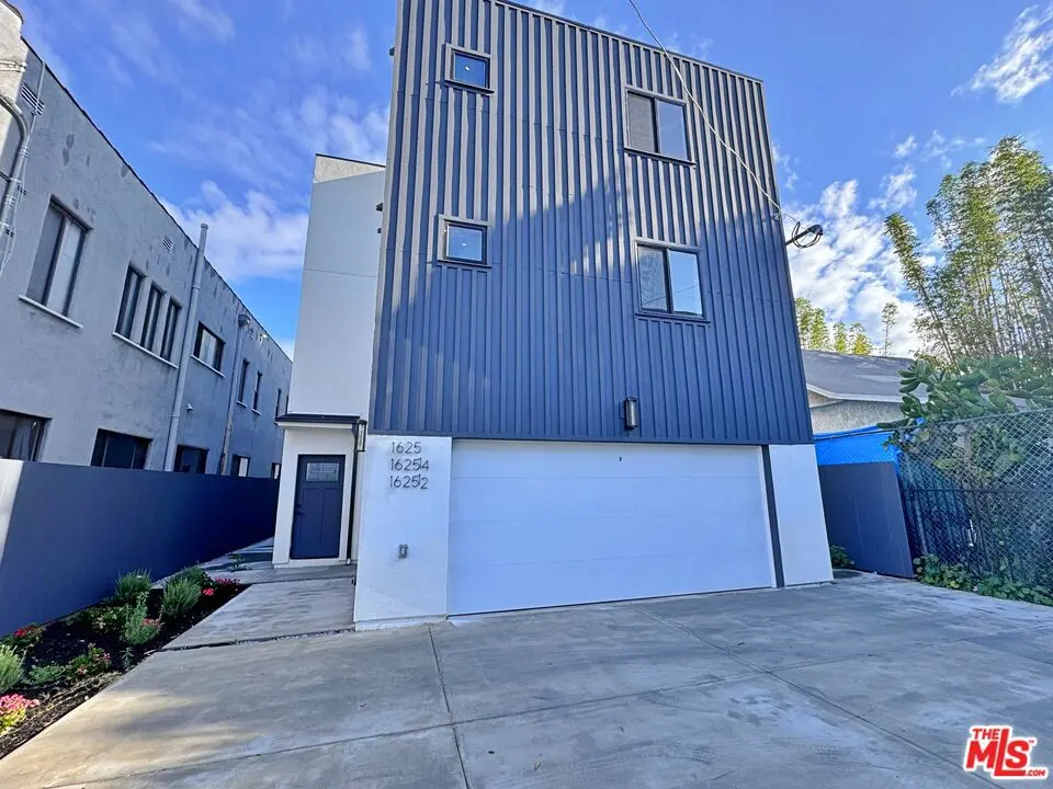 Residential Income for sale at 1625 W 37th Place, Los Angeles, CA and 28 baths