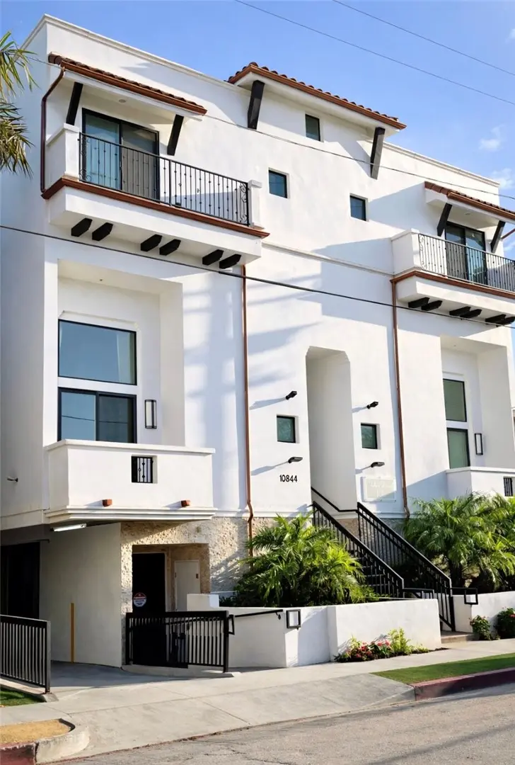 10844 Blix Street 101, North Hollywood, CA — listing photo 1