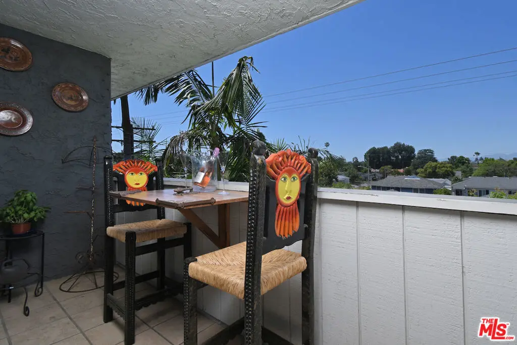 4140 Warner Boulevard 302, Burbank, CA — listing photo 1