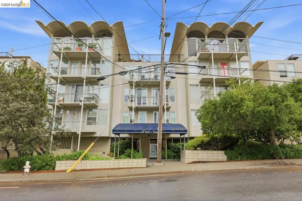 Condominium for sale at 811 York St 237, Oakland, CA featuring 1 bed and 1 bath
