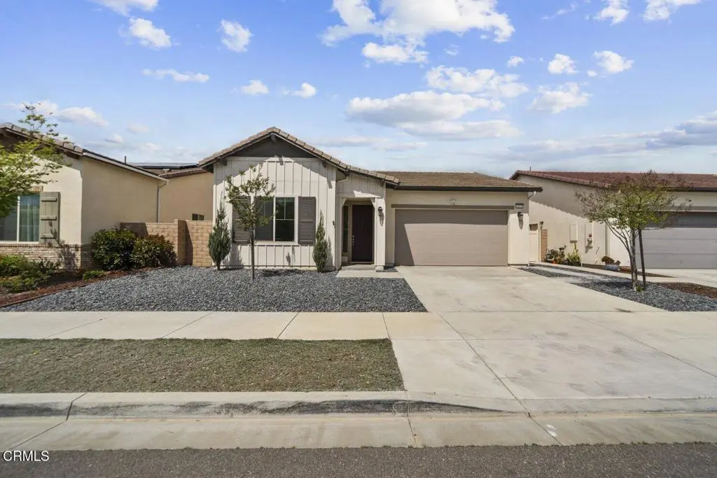 2075 Seville Drive, Santa Paula, CA — listing photo 1