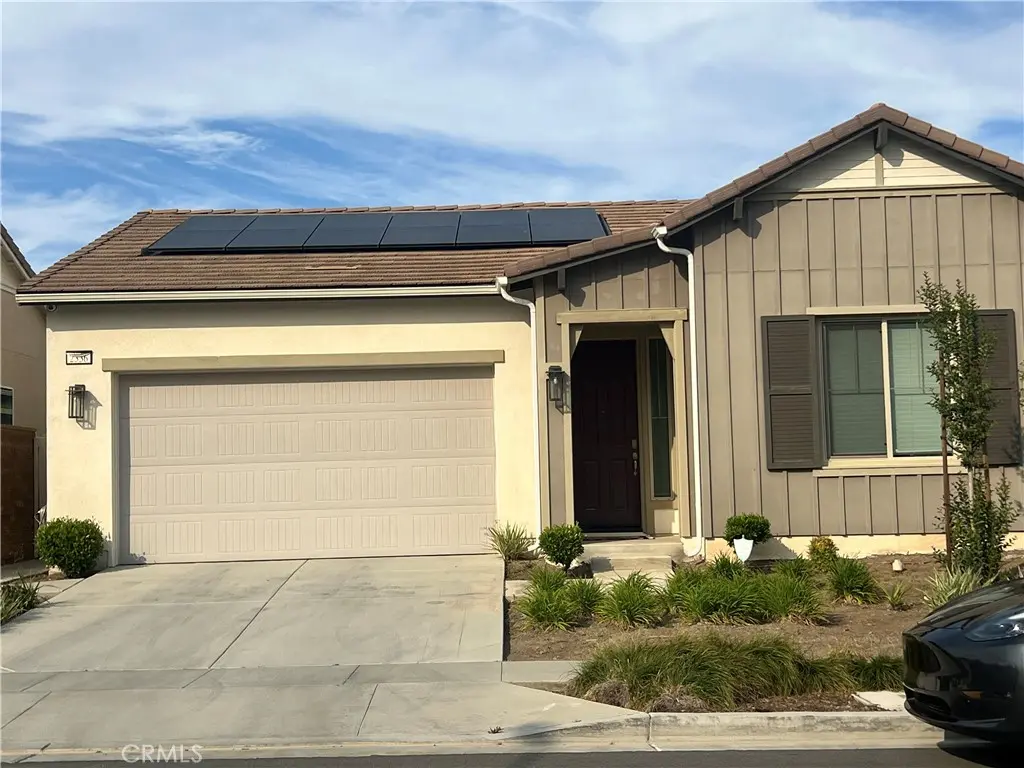 Condominium for sale at 2336 Bearrs, Corona, CA featuring 3 beds and 2 baths