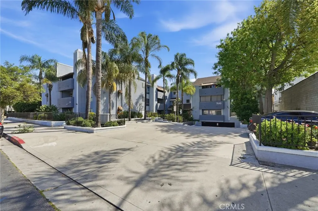 7640 Oso 318, Winnetka, CA — listing photo 1