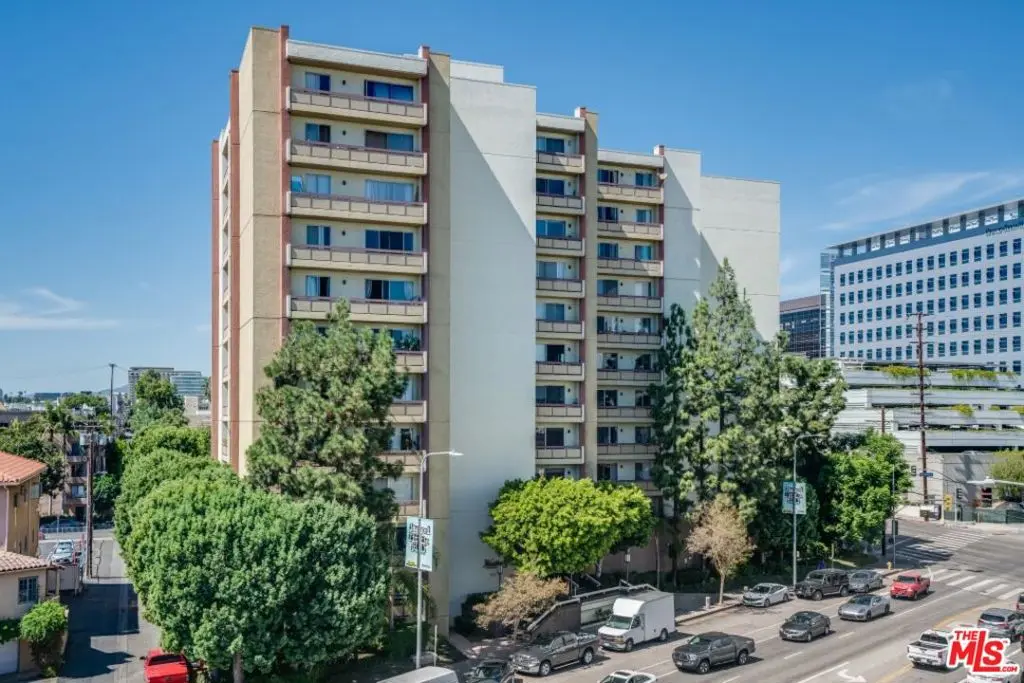 Residential Lease for rent at 321 S San Vicente Boulevard 705, Los Angeles, Los Angeles County, CA featuring 1 bed and 2 baths